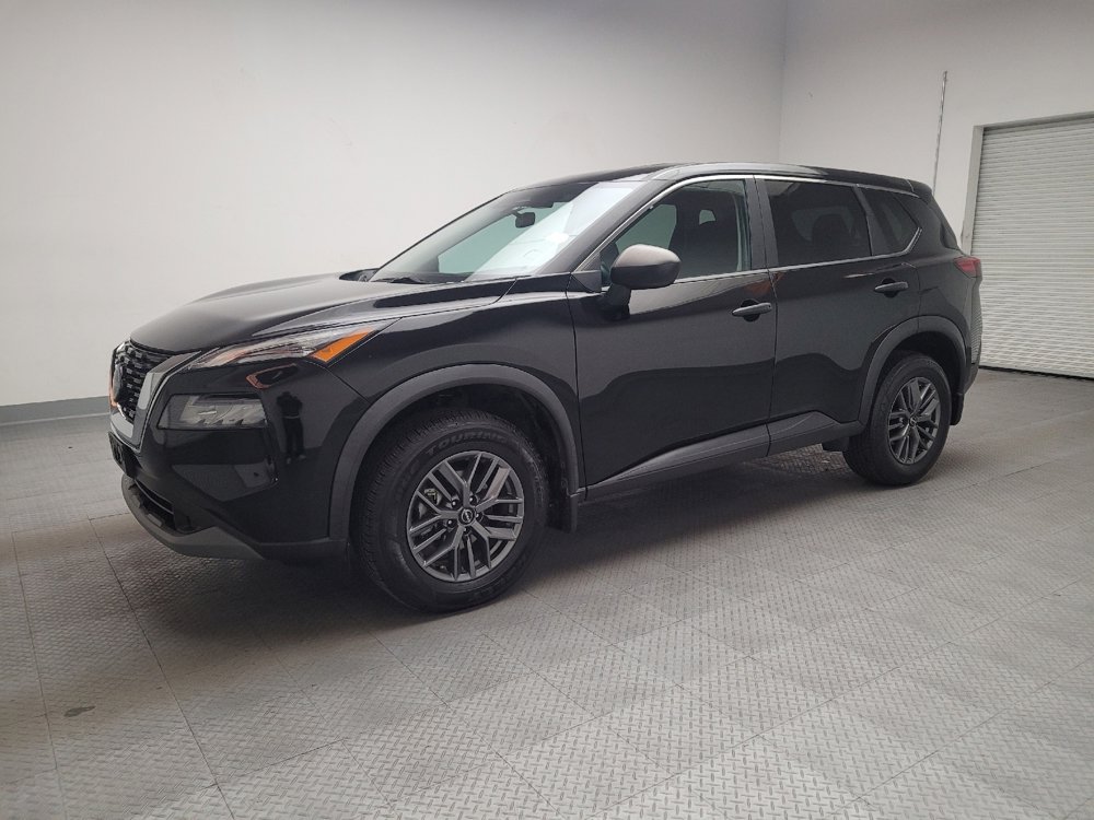 Used 2023 Nissan Rogue S image 2