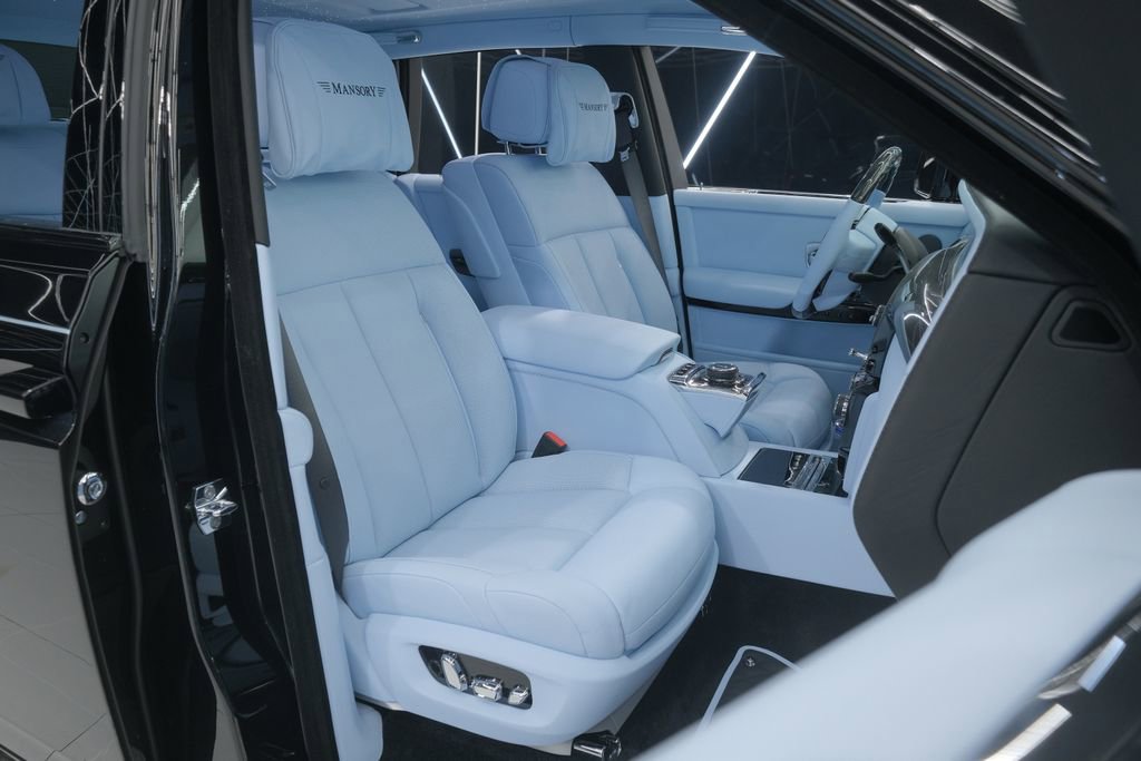 Used 2026 Rolls-Royce Phantom Sedan RWD image 54
