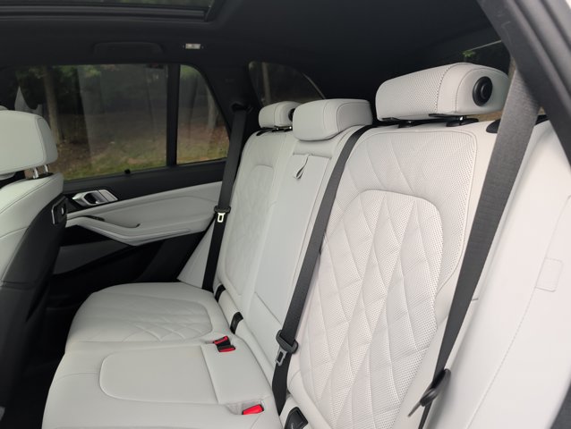 Used 2025 BMW X5 xDrive50e w/ M Sport Package AWD/4WD image 18
