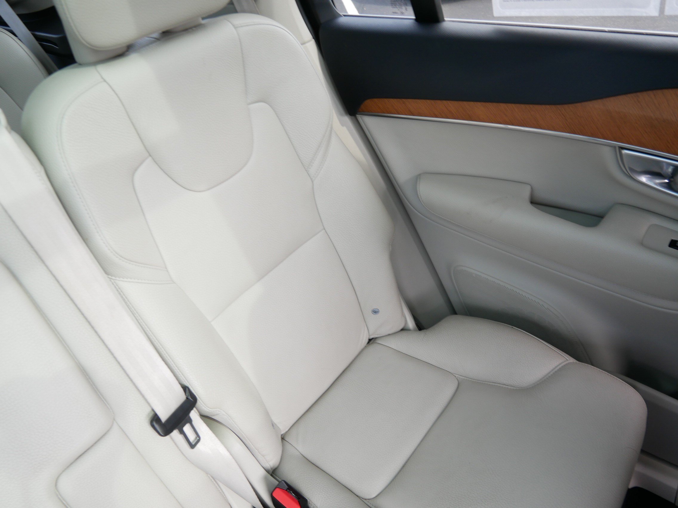 Used 2021 Volvo XC90 T6 Momentum w/ Climate Package AWD/4WD image 14