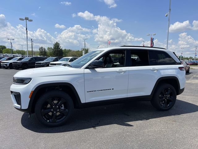 New 2026 Jeep Grand Cherokee Limited w/ Limited Altitude Package AWD/4WD image 3