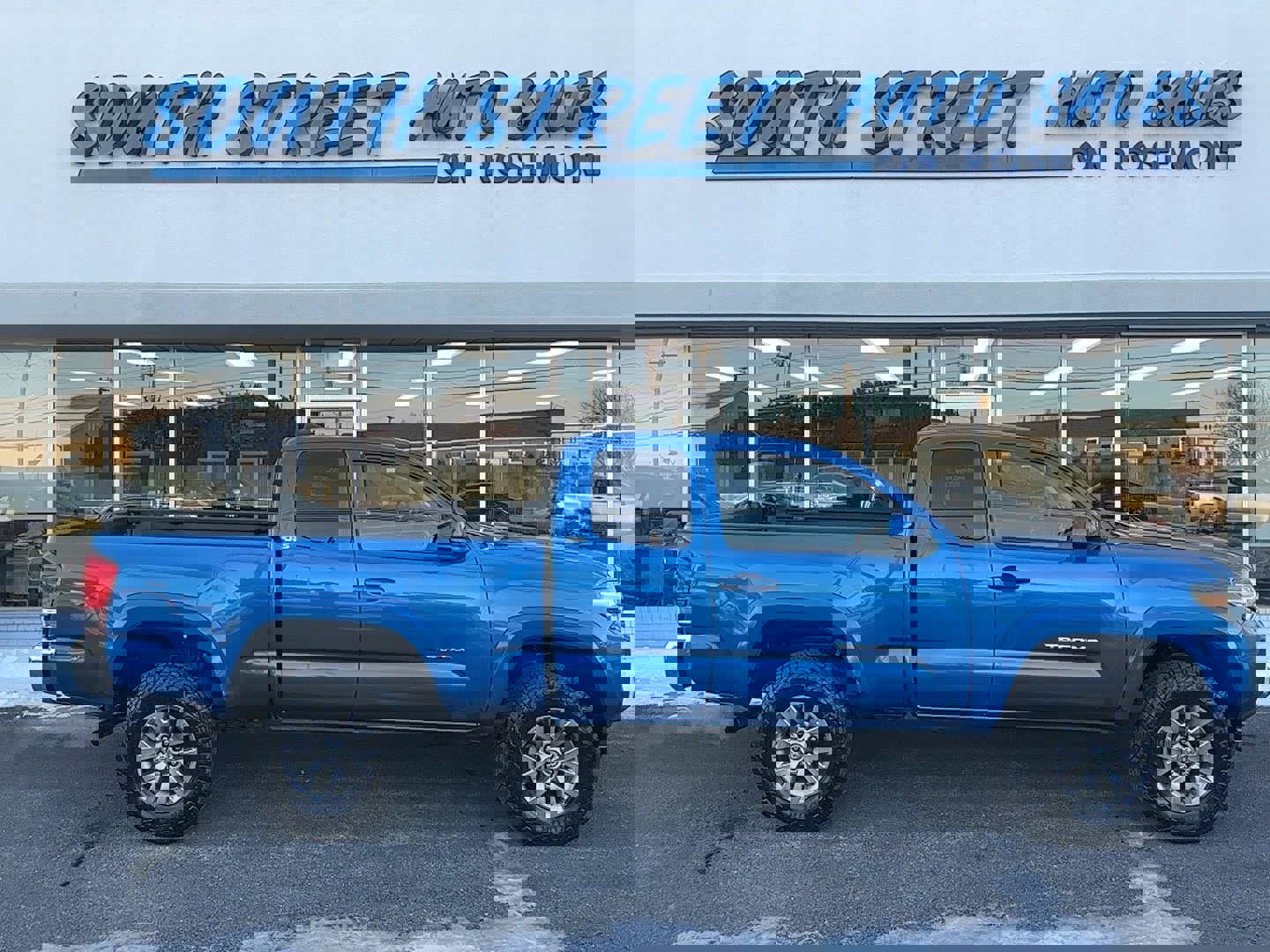 Used 2016 Toyota Tacoma SR5 w/ SR5 Appearance Package (SN)