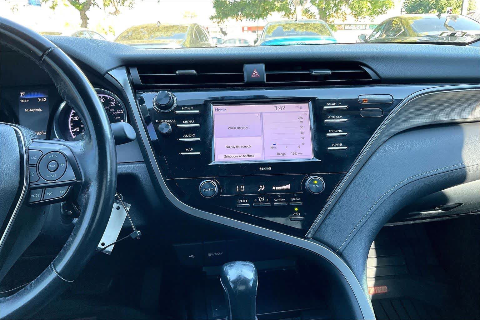 Used 2020 Toyota Camry SE FWD image 31