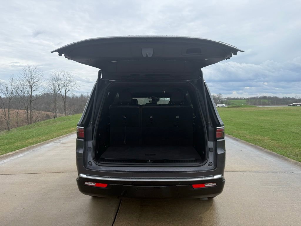 Used 2024 Jeep Wagoneer Series II w/ Flexible Seating Group image 5