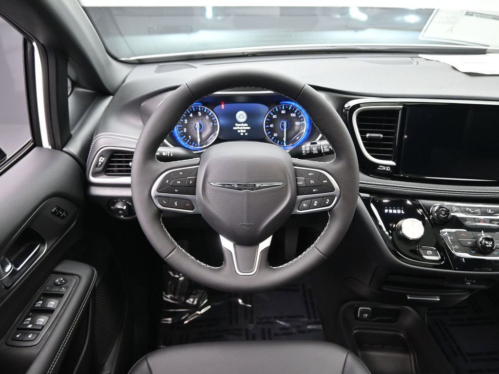 New 2026 Chrysler Pacifica Select image 18