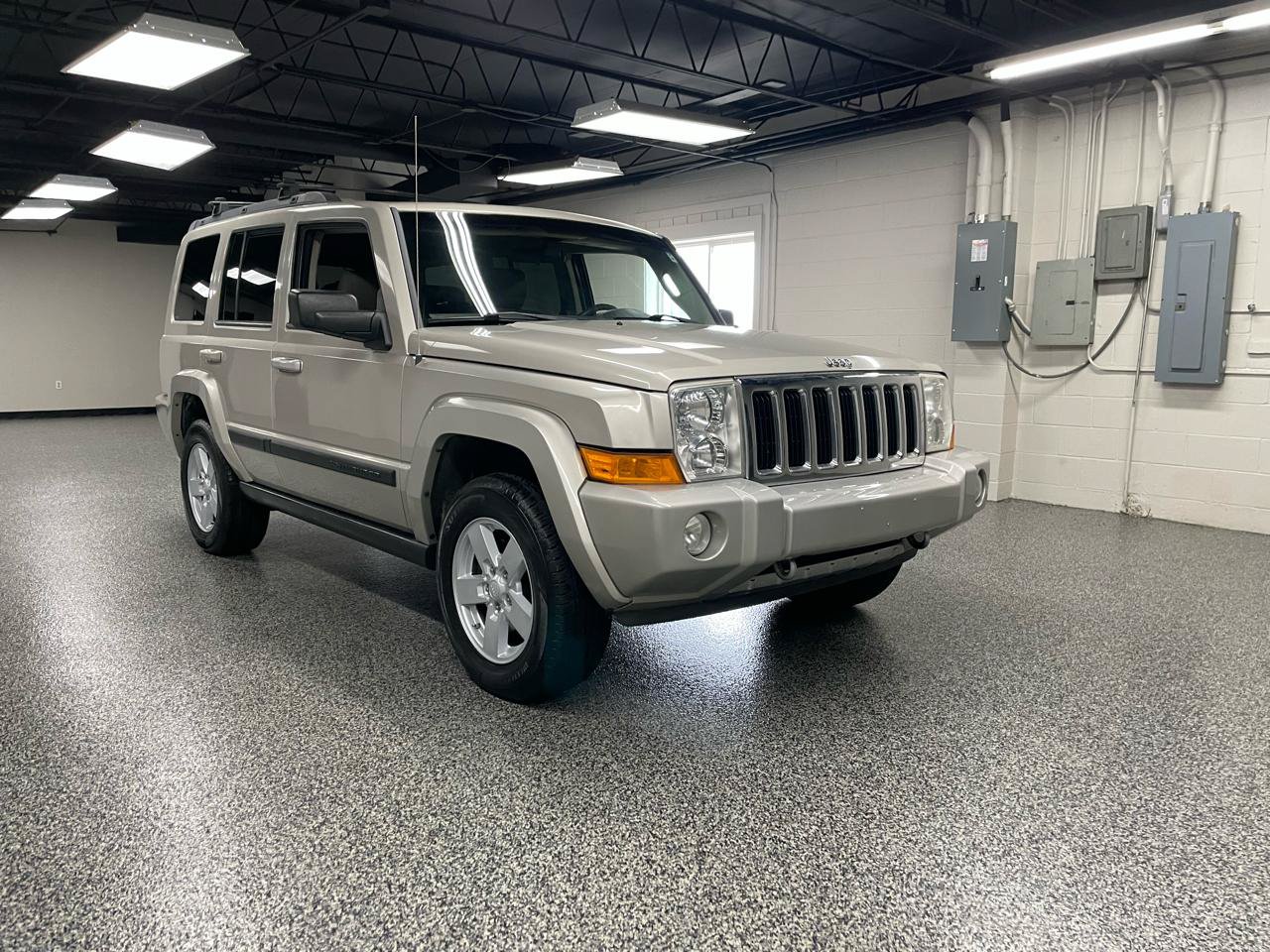 Used 2007 Jeep Commander Sport w/ Skid Plate Group AWD/4WD image 4