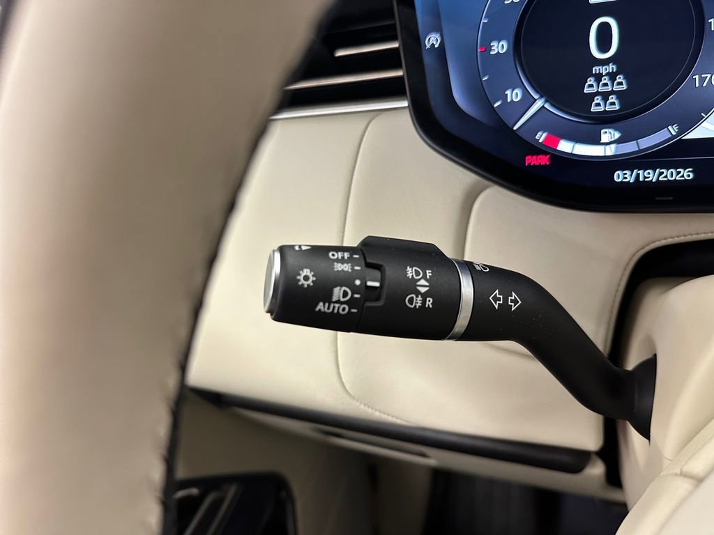 Used 2024 Land Rover Range Rover Long Wheelbase SE image 19