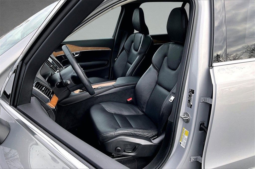 Used 2023 Volvo XC90 B6 Plus image 21
