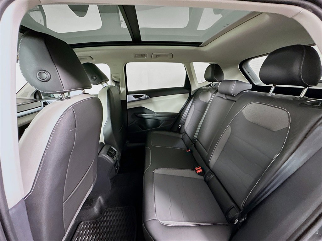 New 2025 Volkswagen Taos SE image 17