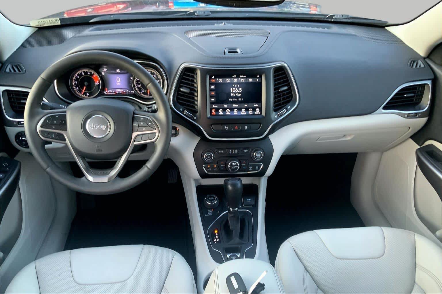 Used 2021 Jeep Cherokee Latitude Lux w/ Comfort/Convenience Group AWD/4WD image 14