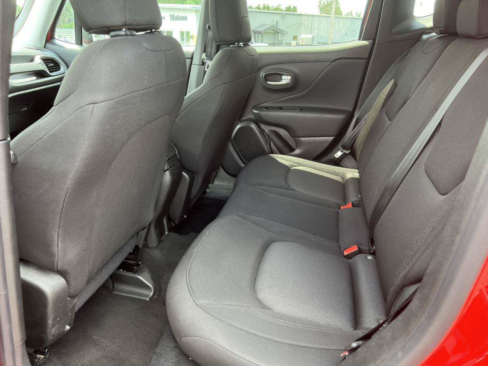 Used 2023 Jeep Renegade Latitude AWD/4WD image 4