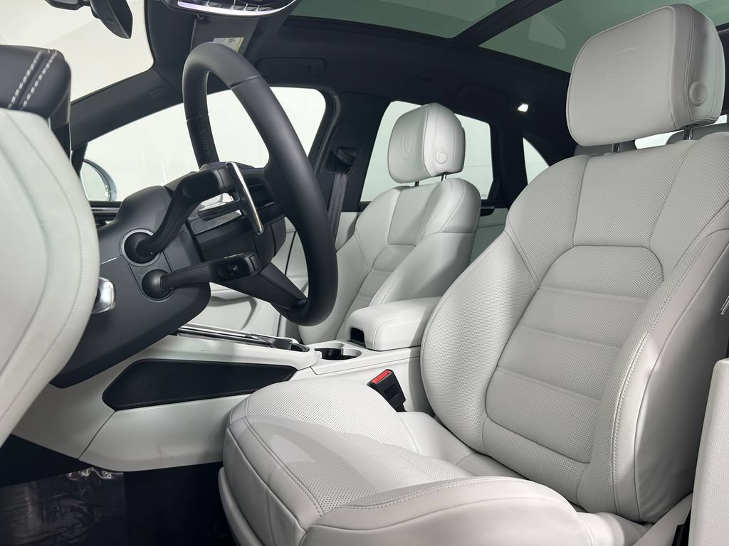 New 2026 Porsche Macan S AWD/4WD image 5