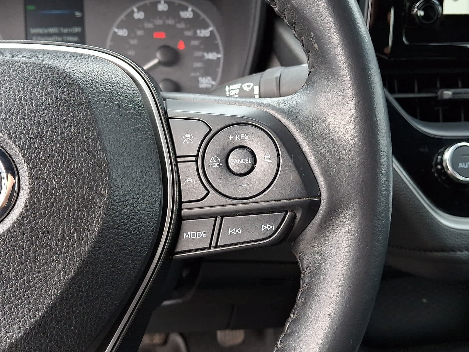 Used 2024 Toyota Corolla SE FWD image 25