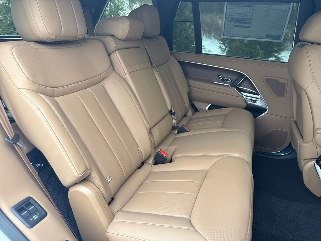 New 2026 Land Rover Range Rover Long Wheelbase SE AWD/4WD image 18