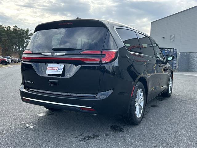 New 2026 Chrysler Pacifica Select image 6