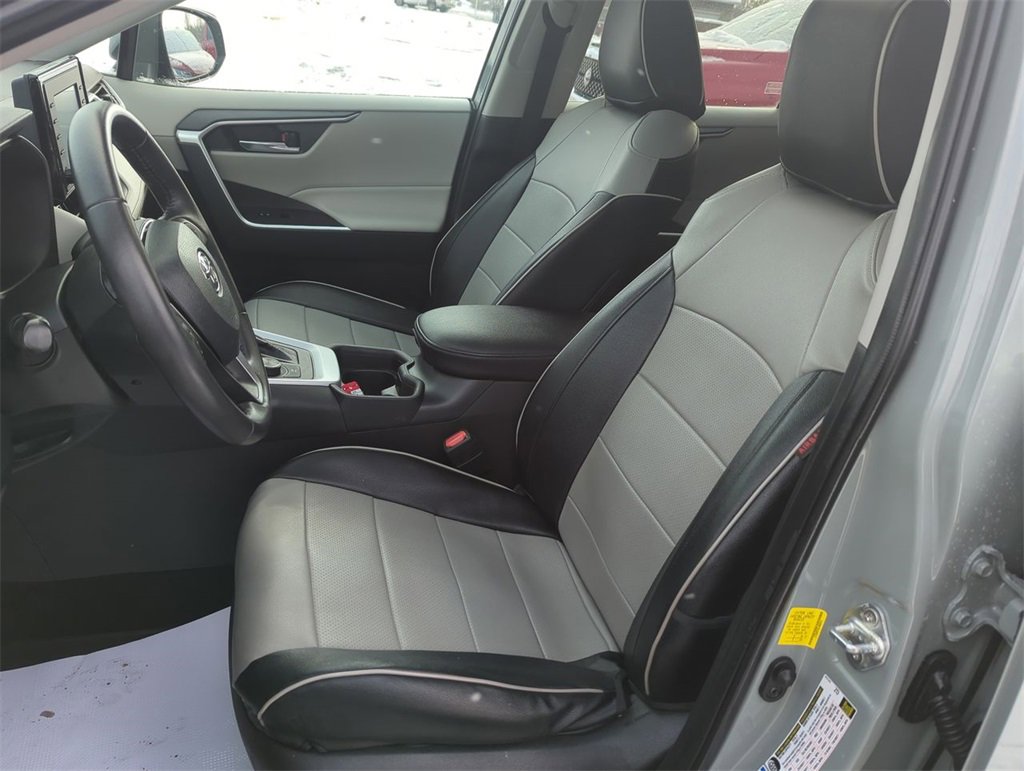 Used 2020 Toyota RAV4 XLE image 17