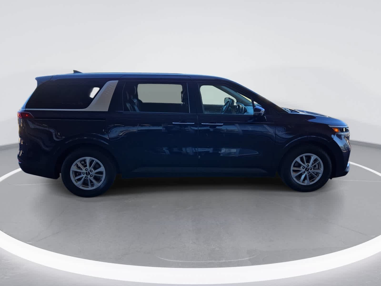 Used 2022 Kia Carnival LX FWD image 9