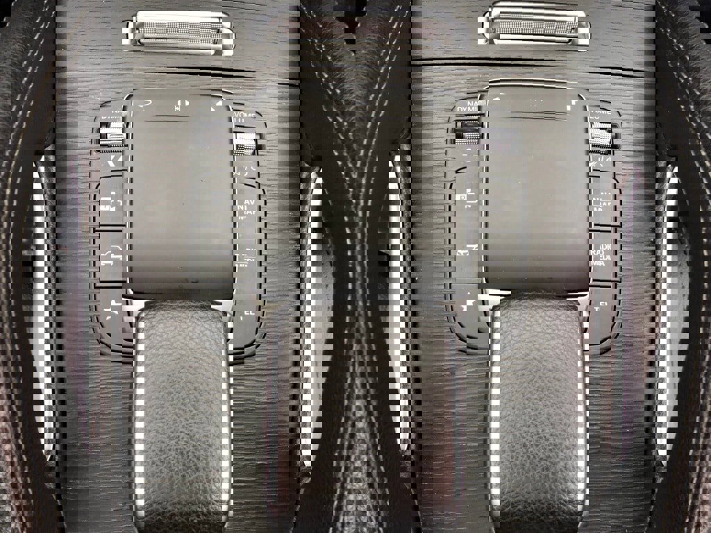 Used 2022 Mercedes-Benz GLE 350 4MATIC w/ Premium Package image 34