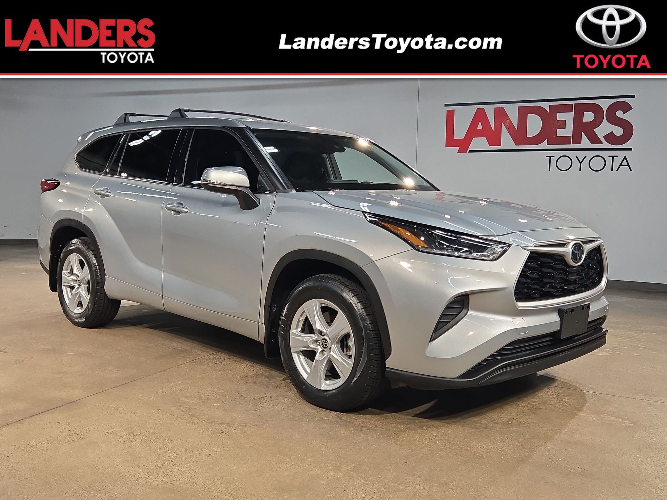 Used 2021 Toyota Highlander L FWD image 1