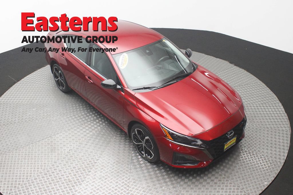 Used 2023 Nissan Altima 2.5 SR AWD/4WD image 3