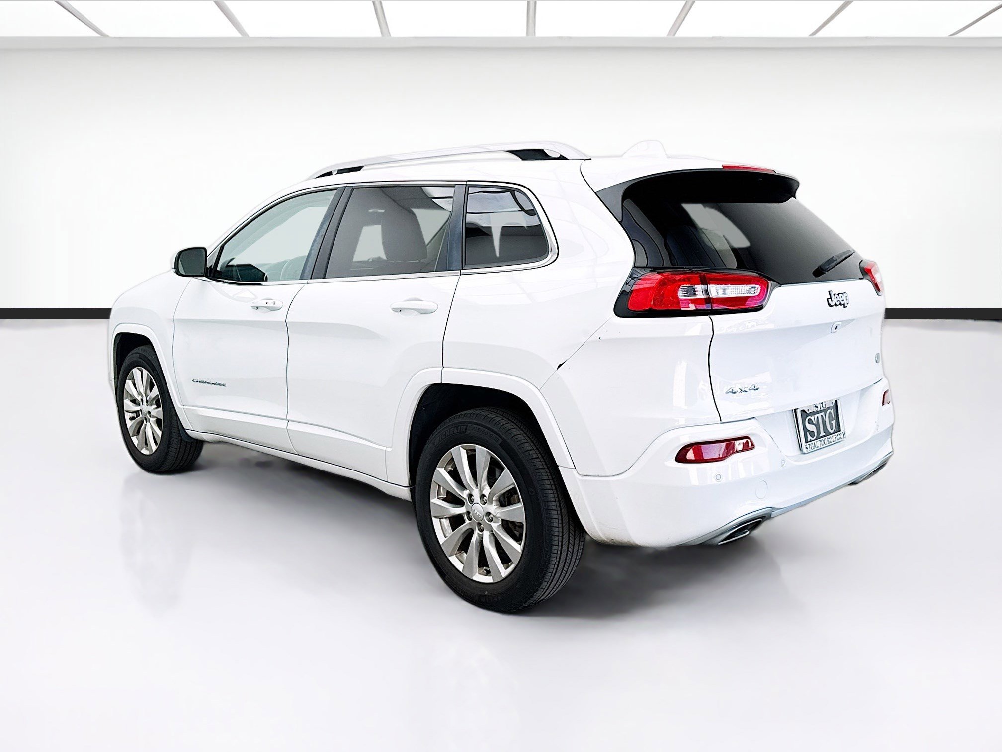 Used 2017 Jeep Cherokee Overland image 6