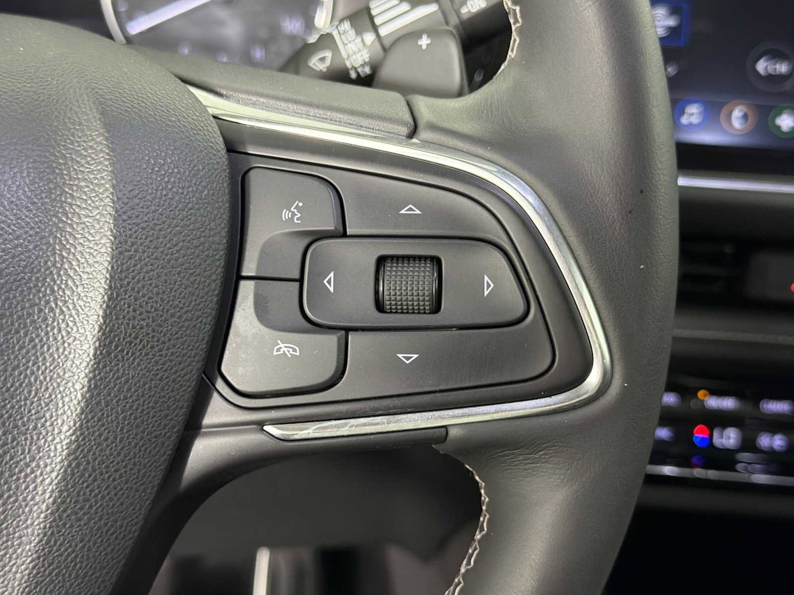 Used 2023 Buick Envision Essence w/ Sport Touring Package image 25