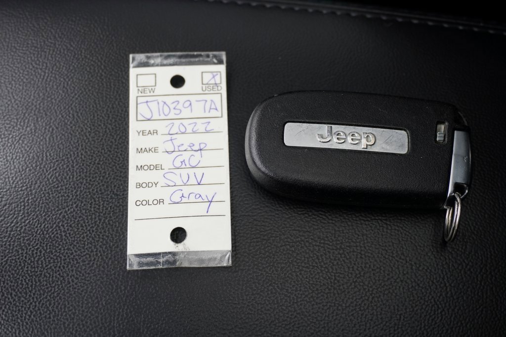 Used 2022 Jeep Grand Cherokee Laredo X image 39