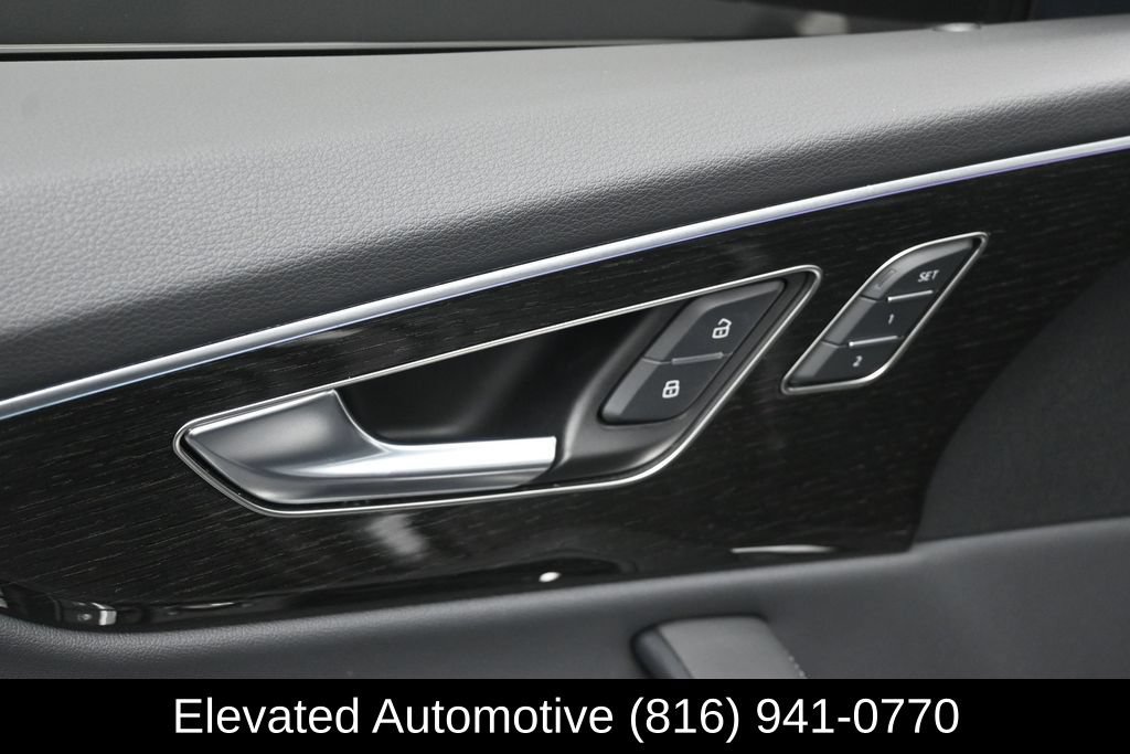 Used 2025 Audi Q8 Premium Plus AWD/4WD image 17