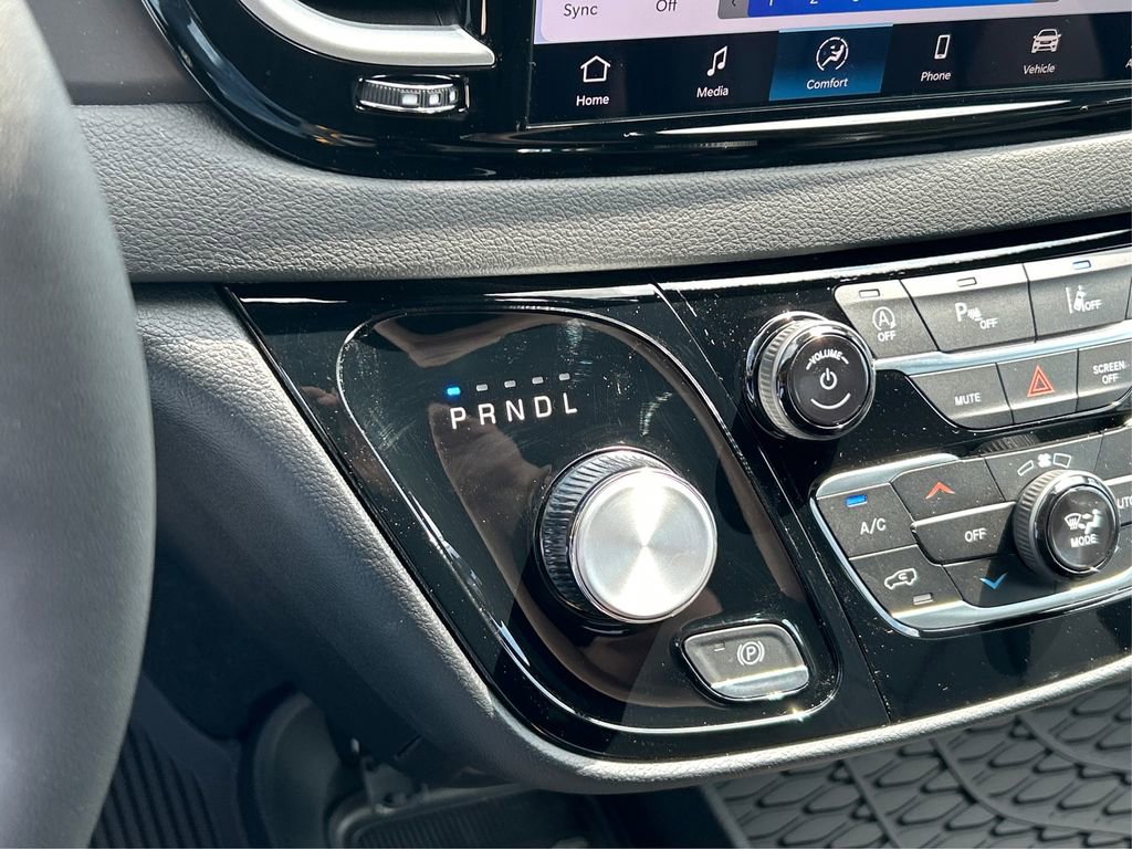 New 2025 Chrysler Voyager LX image 41