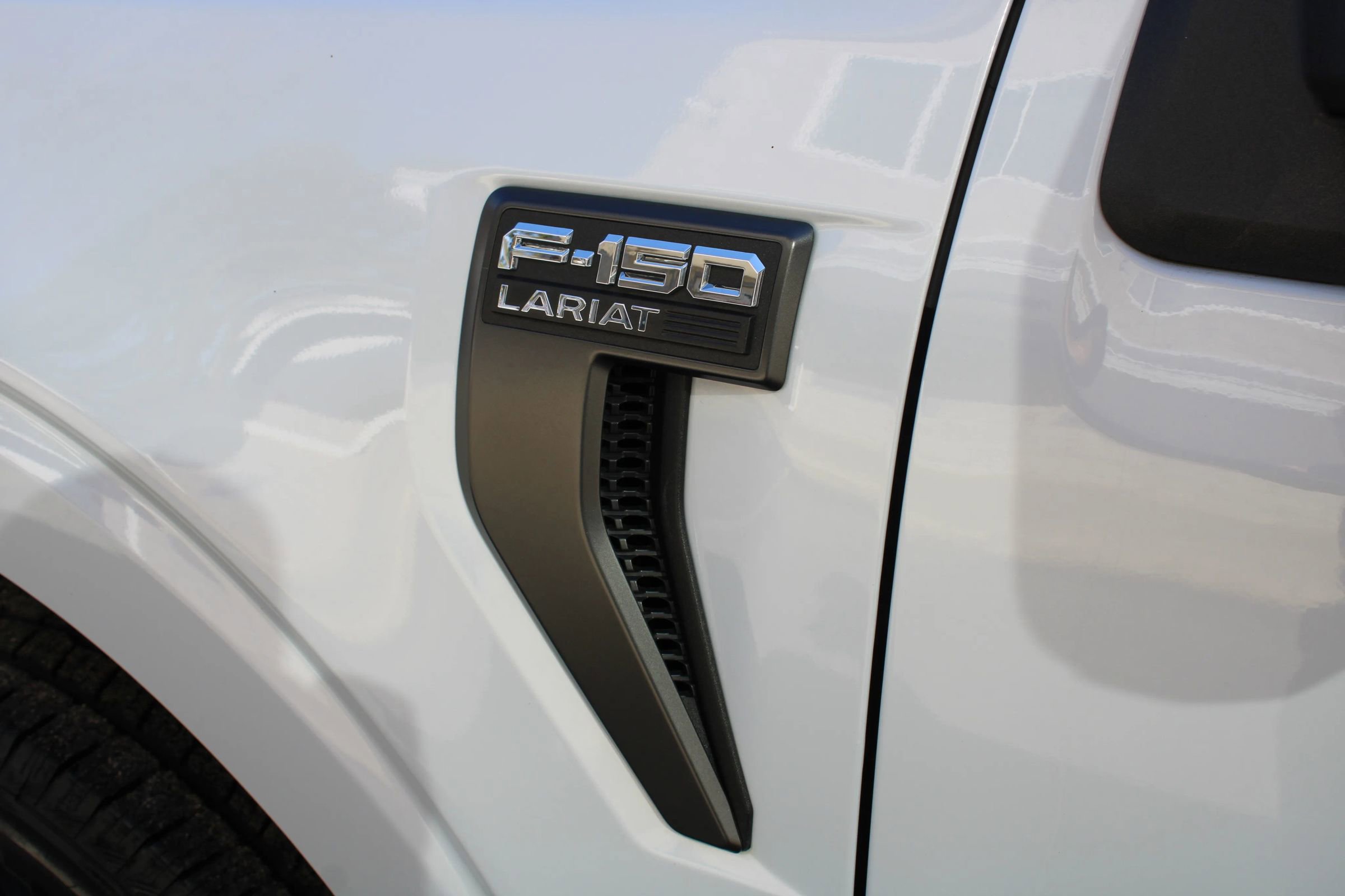 Used 2022 Ford F150 Lariat w/ Max Trailer Tow Package image 26