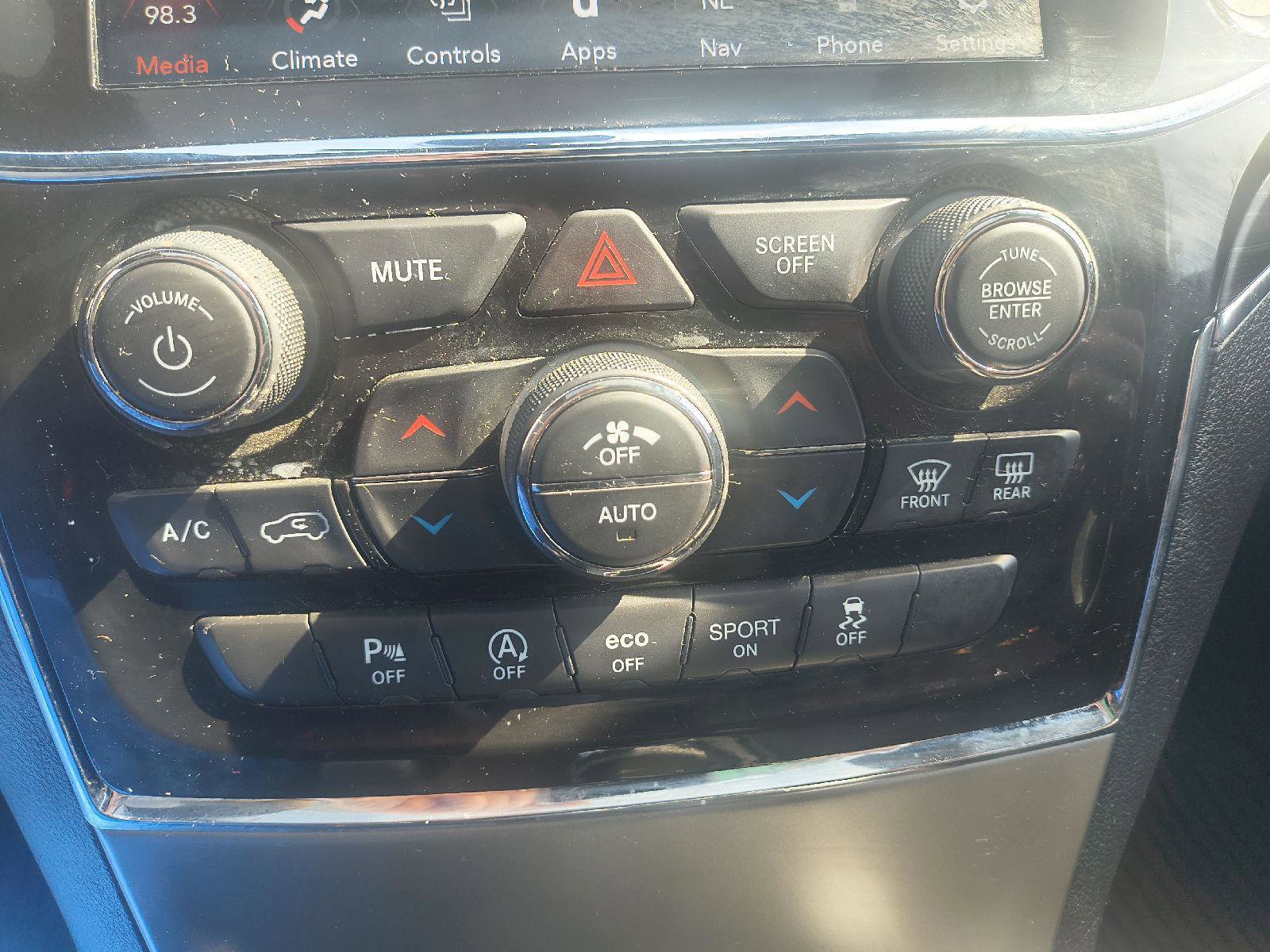 Used 2021 Jeep Grand Cherokee Limited AWD/4WD image 21