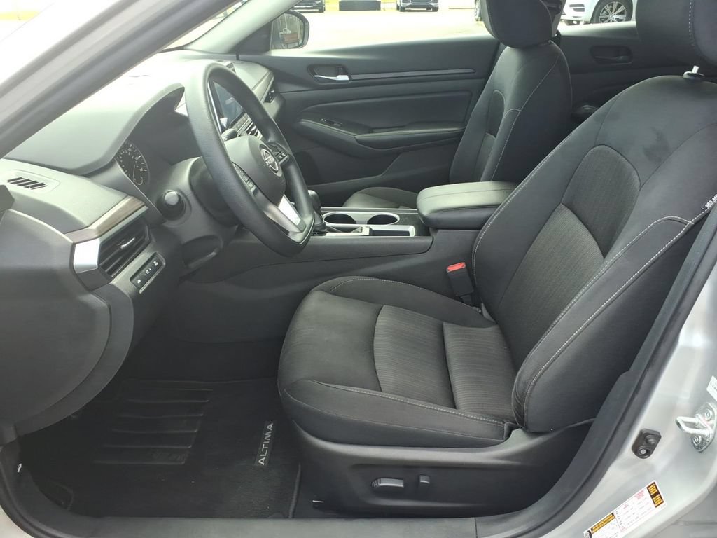 Used 2024 Nissan Altima 2.5 SV FWD image 15