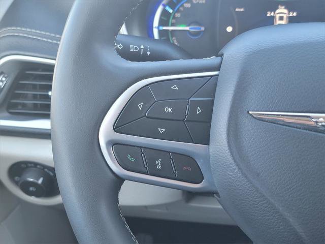 Certified 2024 Chrysler Pacifica Select image 38