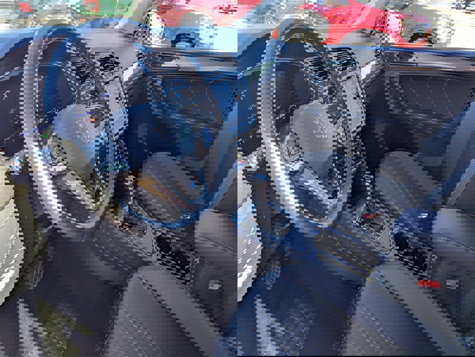 Used 2024 Volkswagen Tiguan SE image 16