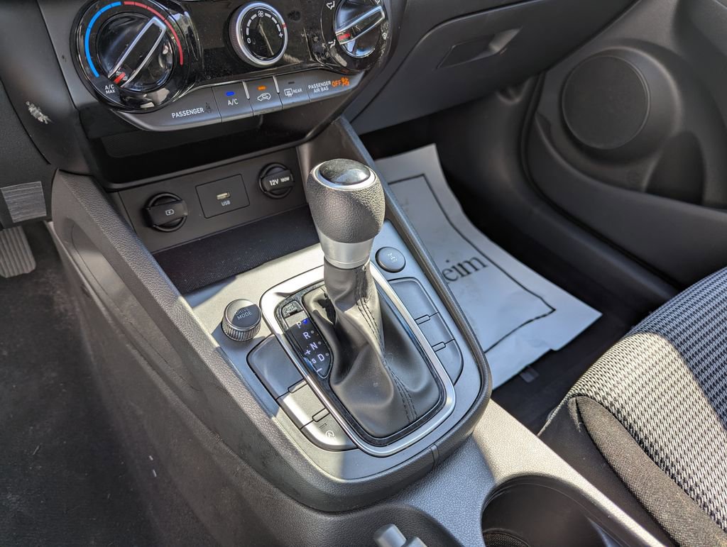 Used 2023 Hyundai Kona SE image 11