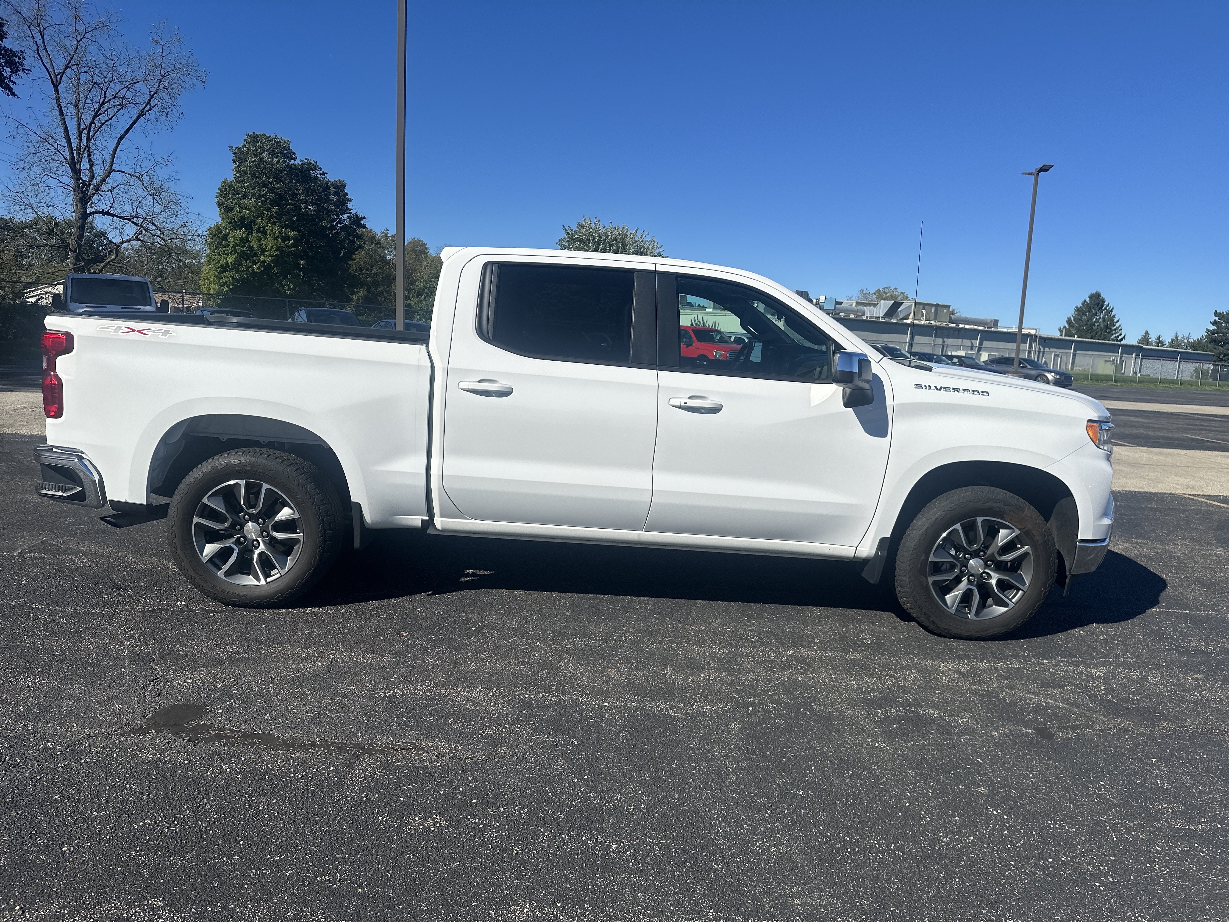 Used 2024 Chevrolet Silverado 1500 LT AWD/4WD image 3