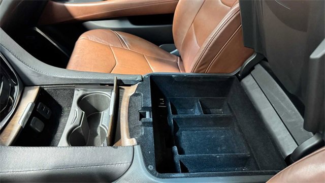 Used 2018 Cadillac Escalade ESV Premium Luxury image 35