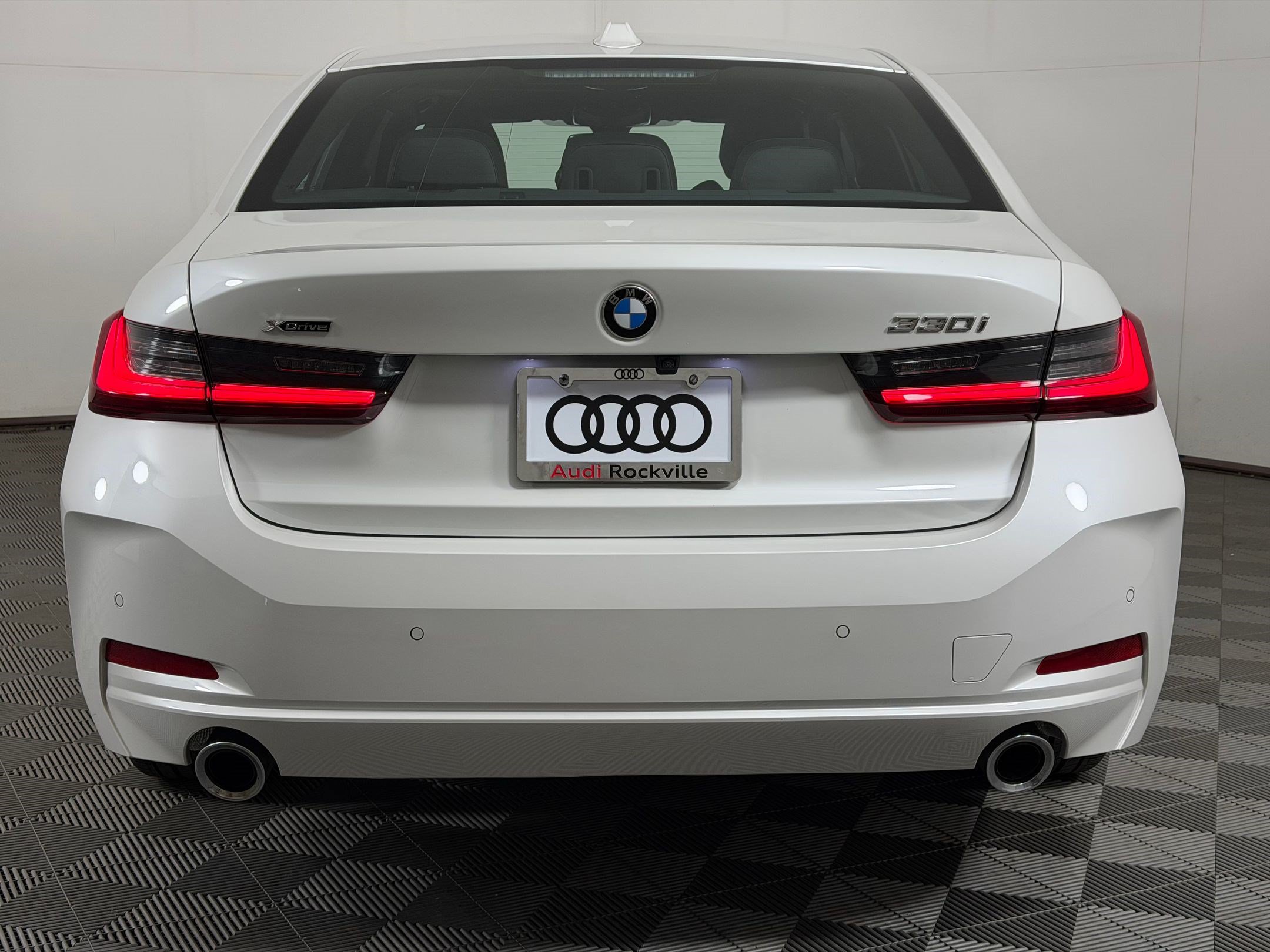 Used 2026 BMW 330i xDrive Sedan w/ Convenience Package AWD/4WD image 10