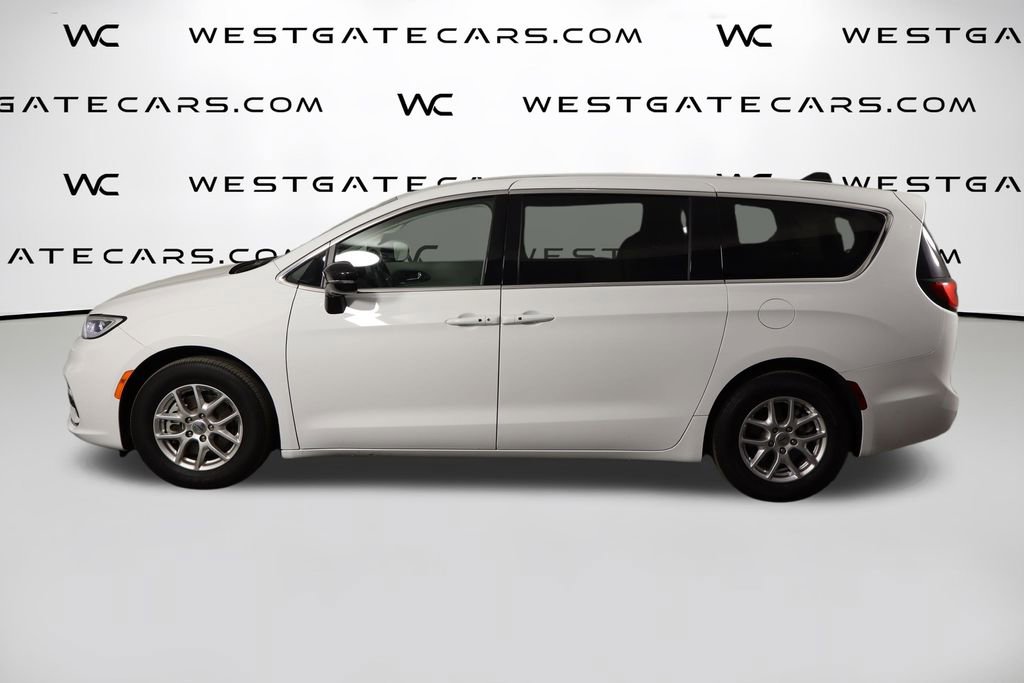 Used 2024 Chrysler Pacifica Touring-L image 51