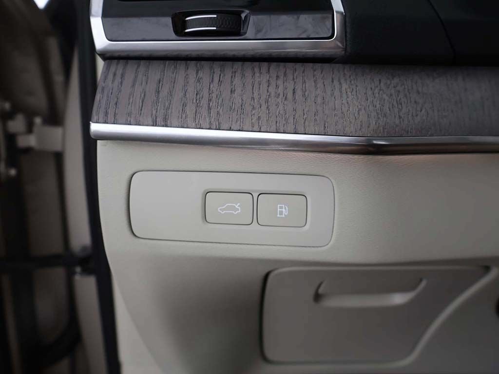 Used 2024 Volvo XC90 T8 Plus w/ Protection Package Premier AWD/4WD image 46