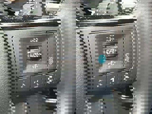 Used 2023 Nissan Pathfinder SL image 53