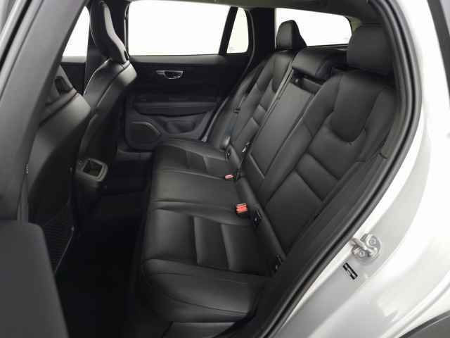 Certified 2025 Volvo V60 B5 Cross Country Plus image 33