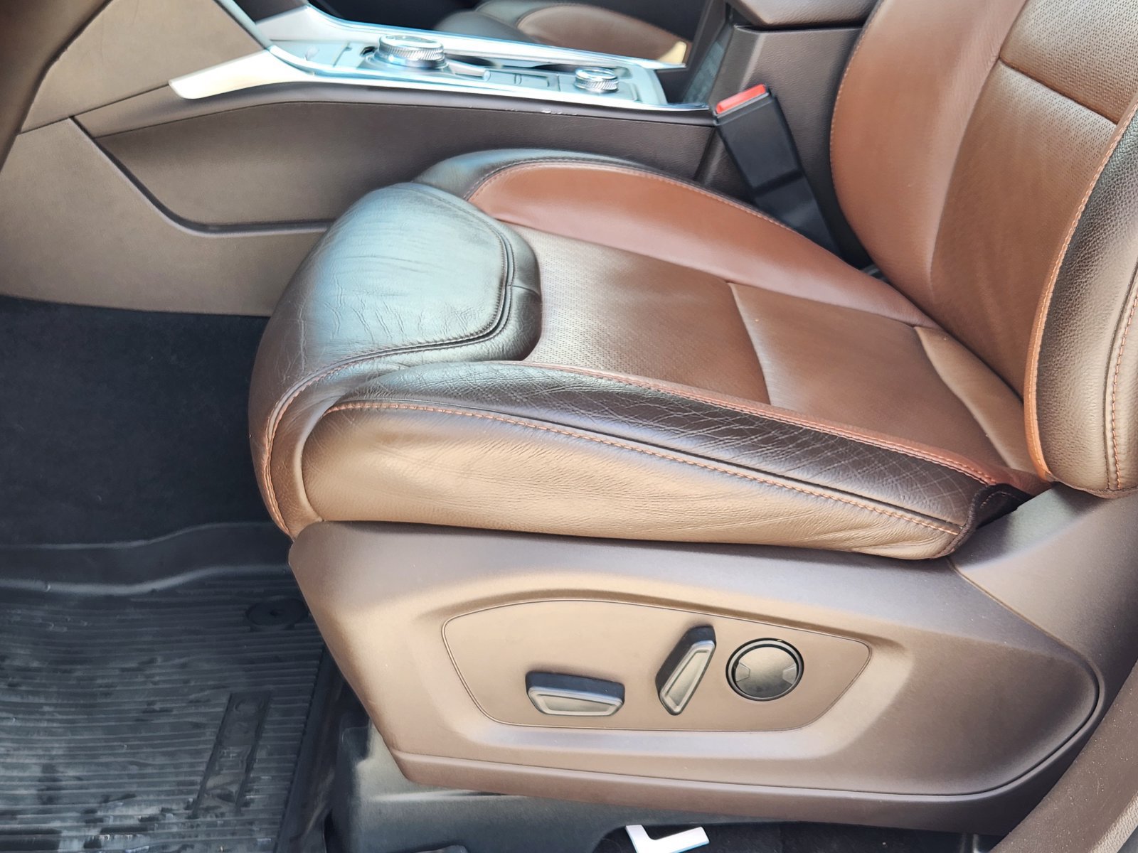 Used 2024 Ford Explorer King Ranch w/ Technology Package AWD/4WD image 26