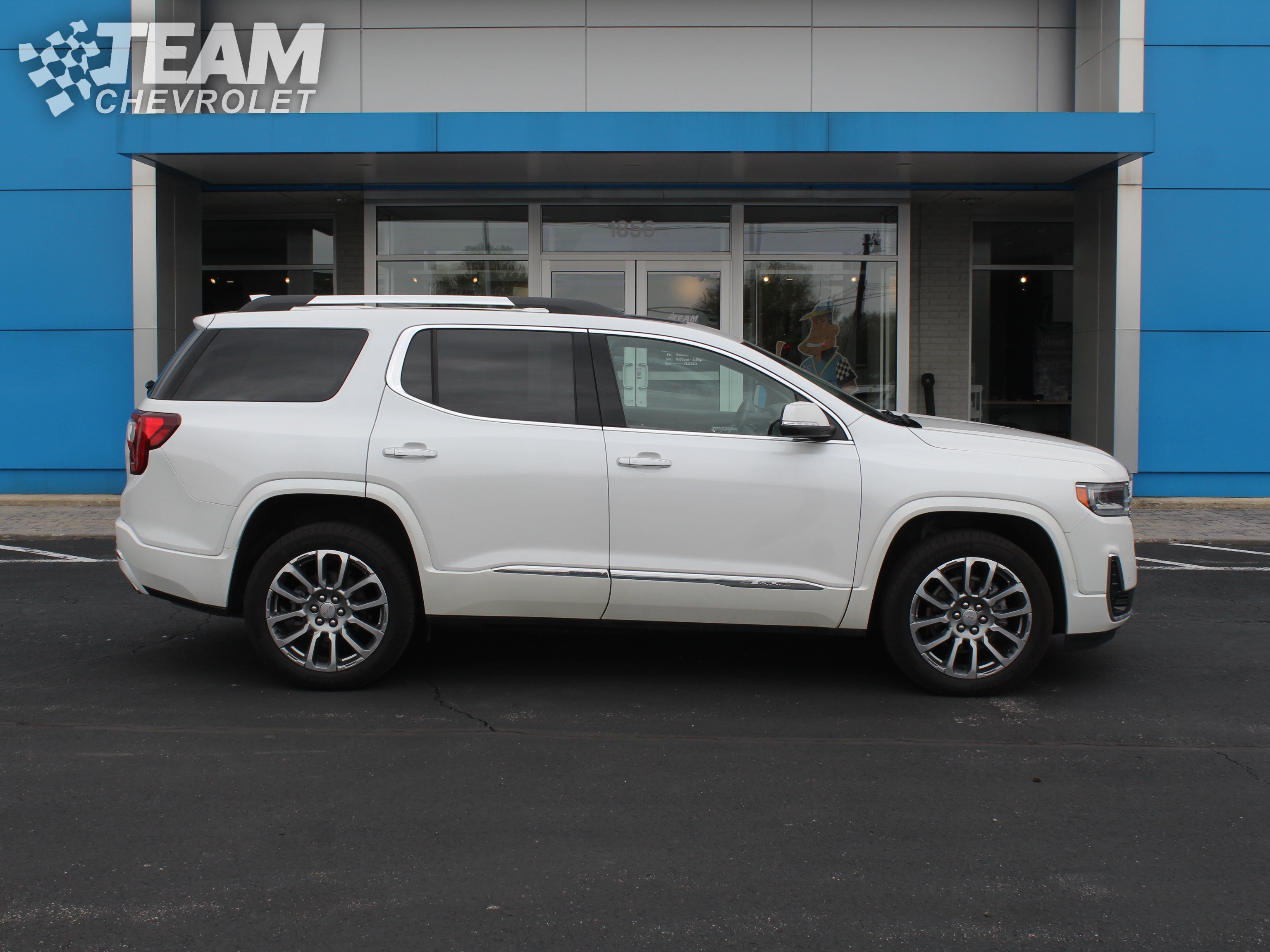 Used 2023 GMC Acadia Denali AWD/4WD image 3