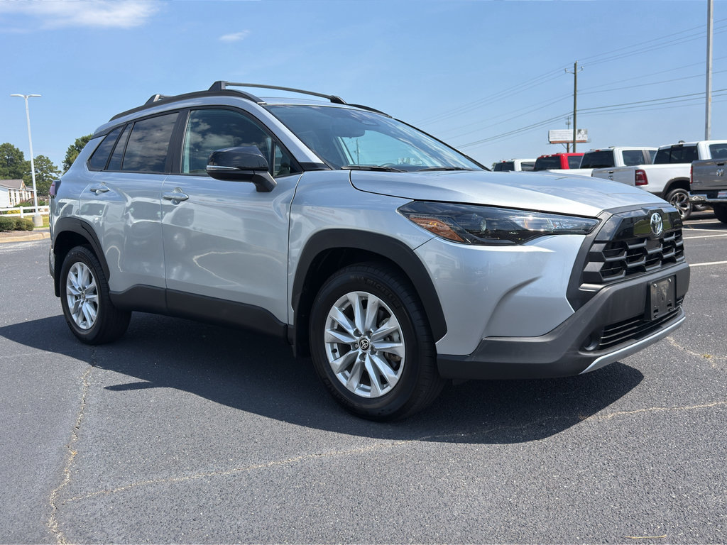 Used 2026 Toyota Corolla Cross LE FWD image 3