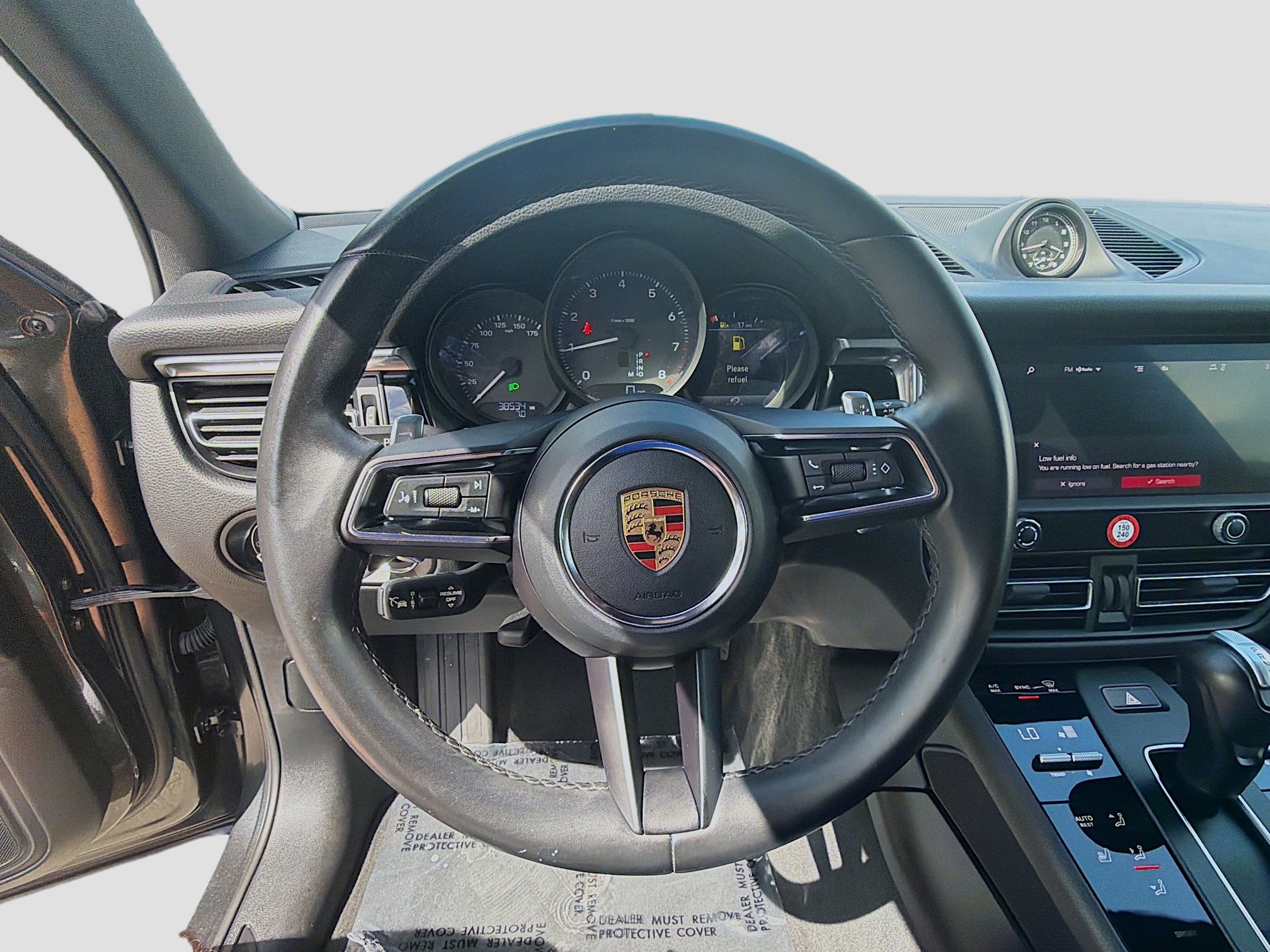 Used 2023 Porsche Macan image 8