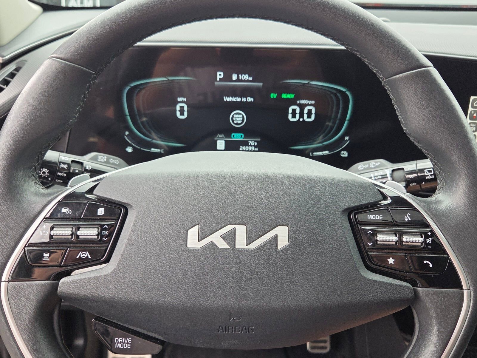 Used 2023 Kia Niro EX Touring image 25