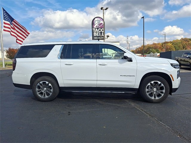 Used 2025 Chevrolet Suburban LT image 7