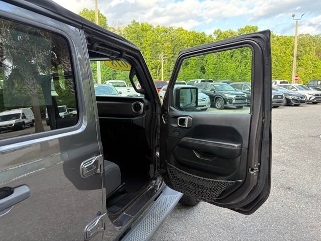 Used 2018 Jeep Wrangler Unlimited Sahara w/ LED Lighting Group AWD/4WD image 28