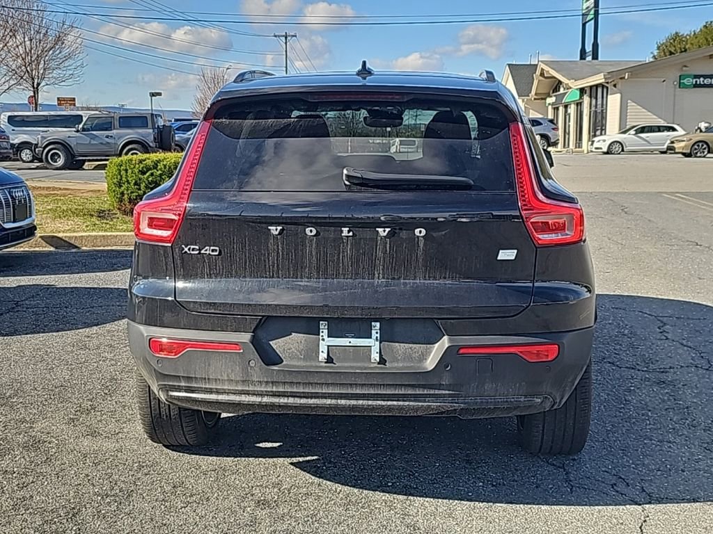 Used 2023 Volvo XC40 Recharge Plus image 13
